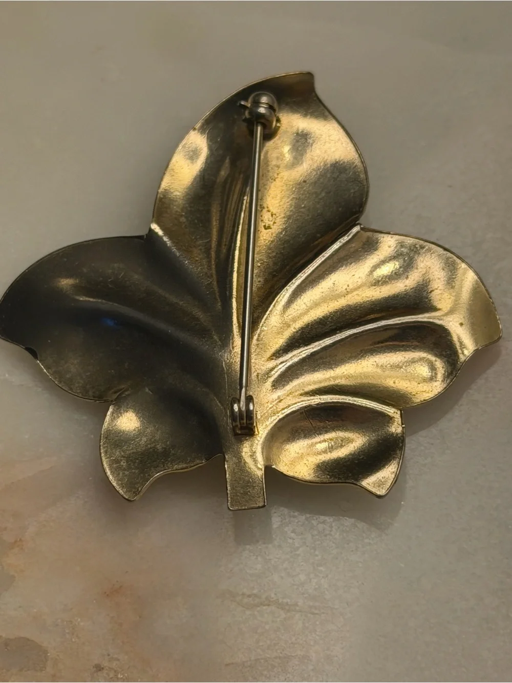 Silver tone leaf brooch with‎ blue cabochon stone pin